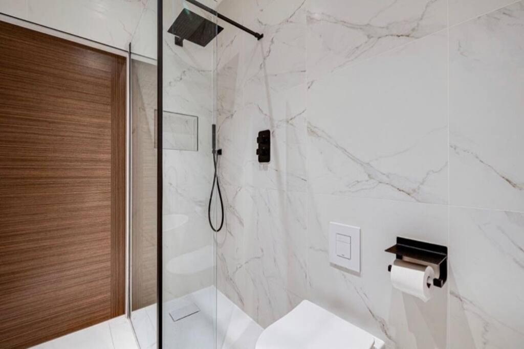 Luxury Apartment: City Centre, Stylish, Modern Честер Экстерьер фото