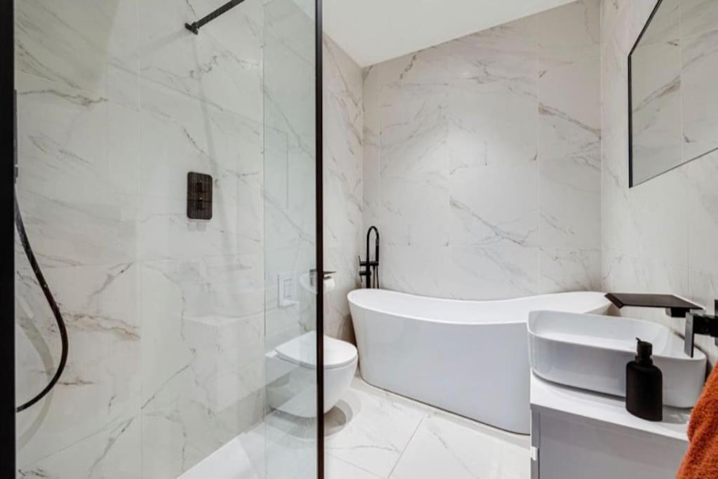 Luxury Apartment: City Centre, Stylish, Modern Честер Экстерьер фото